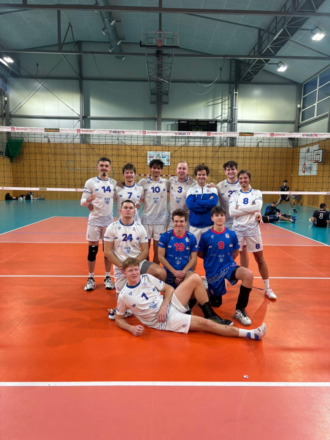 Béčko proti Hronovu